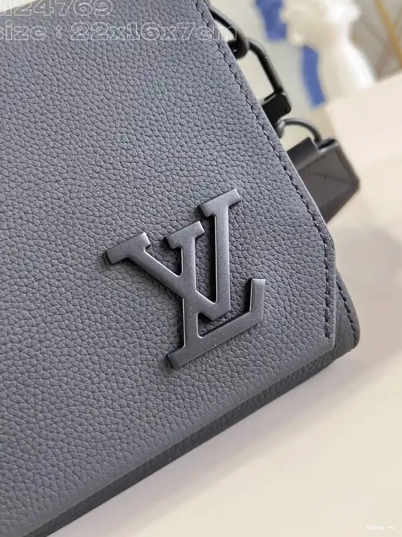LOUIS VUITTON Messenger Takeoff PM-22*16.5*7CM 0428